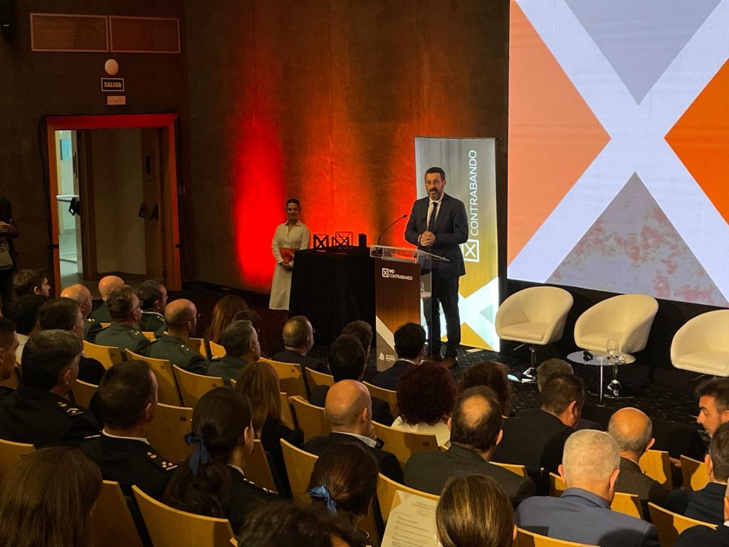 JUAN FRANCO CONFÍA EN QUE LA IGUALDAD FISCAL DEL TABACO CON GIBRALTAR REDUZCA EL CONTRABANDO EN LA LÍNEA