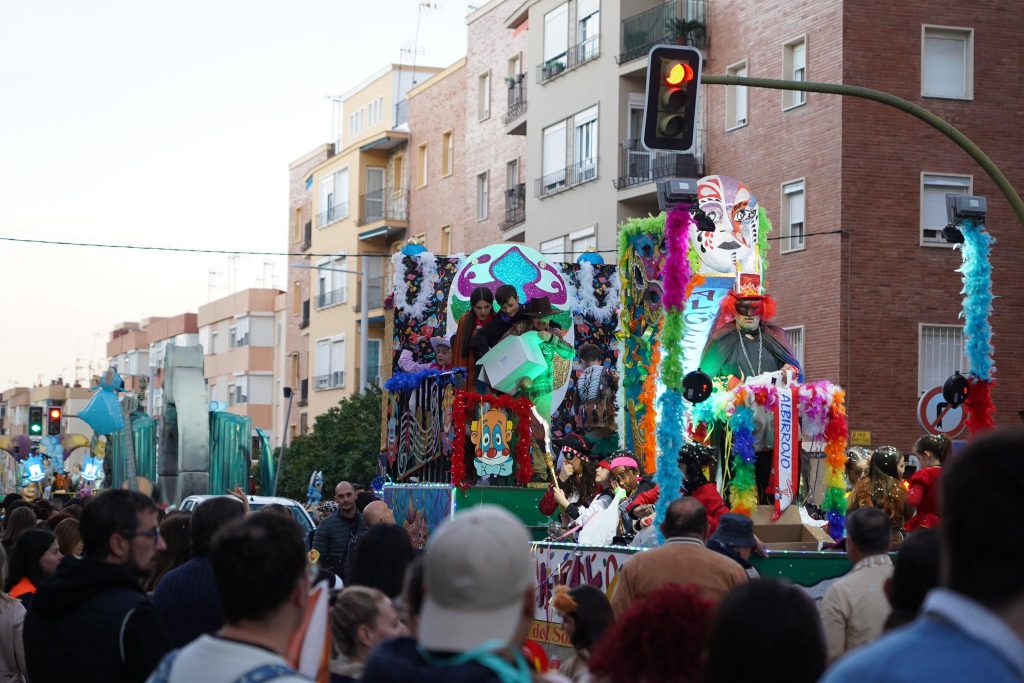ALGECIRAS DISFRUTA CON SU CABALGATA DE CARNAVAL 2026