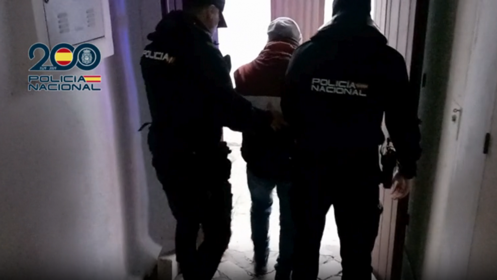 DETENIDO UN INDIVIDUO EN TARIFA CON MEDIO MILLÓN DE ARCHIVOS DE PORNOGRAFÍA INFANTIL