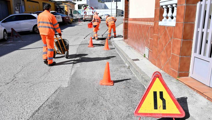 ALGECIRAS INICIA EL REBACHEO DE CALLES TRAS LOS TEMPORALES