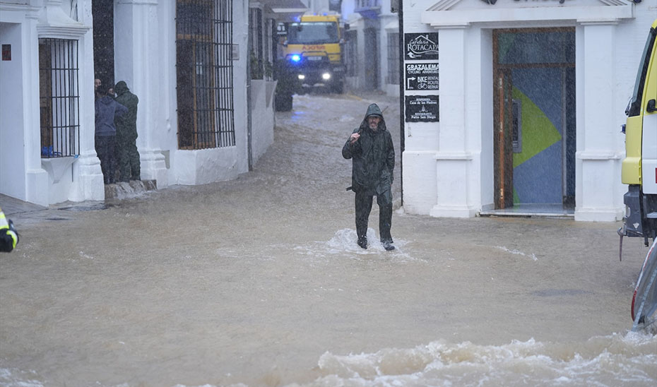LA JUNTA DESALOJA GRAZALEMA ANTE EL RIESGO DE HUNDIMIENTO DEL TERRENO