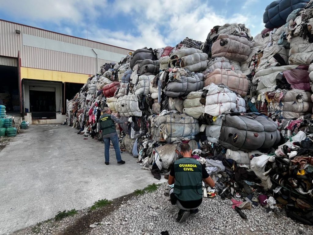 CUATRO INVESTIGADOS POR TRASLADAR RESIDUOS TEXTILES ILEGALMENTE DESDE MARRUECOS HASTA LA LÍNEA