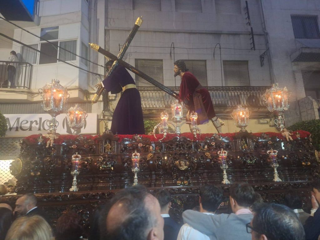 TRINIDAD, NAZARENO Y SILENCIO PROTAGONIZAN EL JUEVES SANTO DE ALGECIRAS
