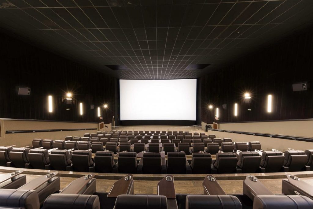 MULTAN A YELMO POR PROHIBIR ENTRAR COMIDA EN SUS CINES DE ALGECIRAS