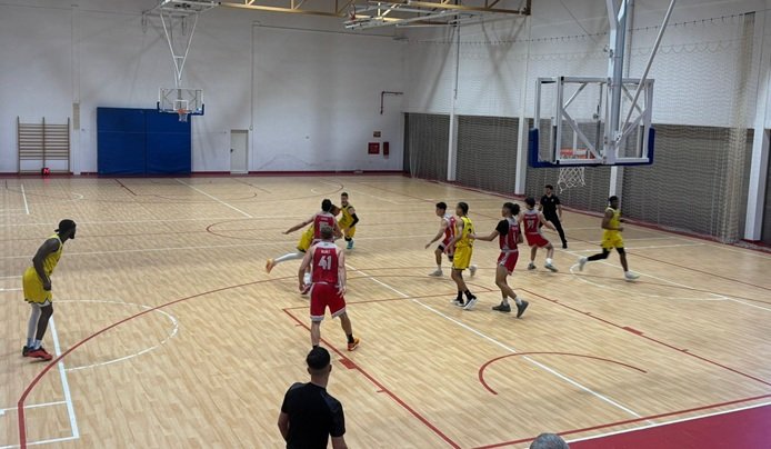 (66-79) EL CB ALGECIRAS VENCE EN EL PINAR Y YA ES EL NUEVO LIDER