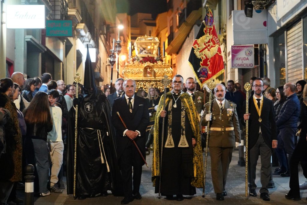 SANTO ENTIERRO, MISERICORDIA Y MORTAJA PROCESIONAN EN ALGECIRAS CON GRAN SOLEMNIDAD