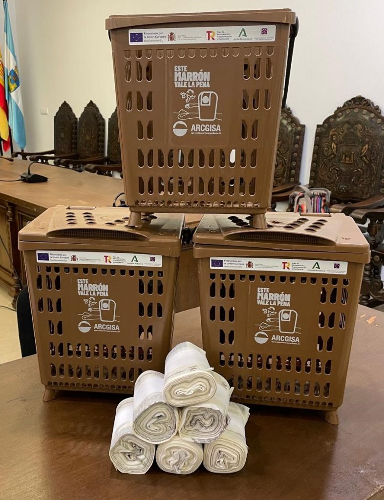 LA CAMPAÑA «ESTE MARRÓN VALE LA PENA» ENCARA SU RECTA FINAL CON EL REPARTO DE KITS DE RECICLAJE EN LA LÍNEA