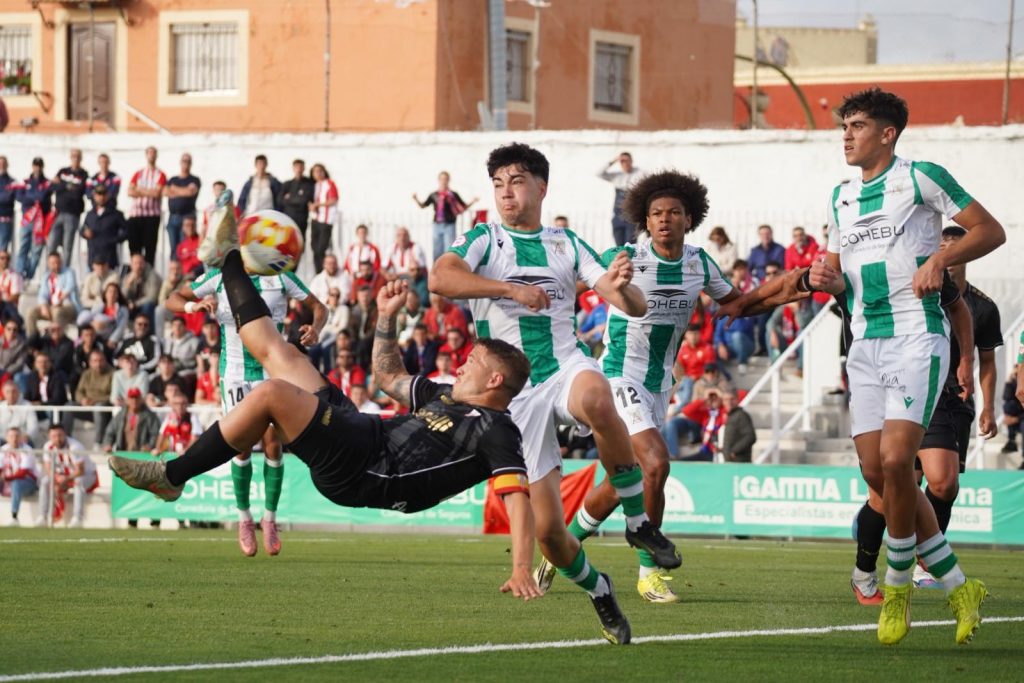 (0-1) EL ALGECIRAS GANA EN SANLUCAR Y SIGUE EN LA LUCHA POR EL PLAYOFF